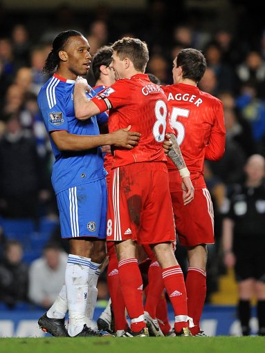 主队在攻防 主队在攻防